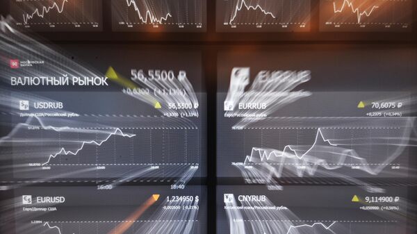 Котировки валютного рынка на экране - Sputnik Таджикистан